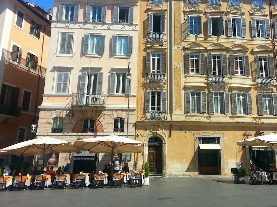 Déjeuner dans une trattoria de la Rome baroque