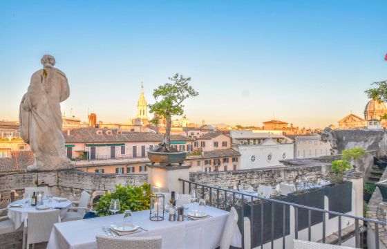 Restaurant gastronomique sur la terrasse du Palazzo Pamphilj - vue sur la place Navone